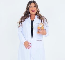 Eloiza - Professora de Biologia.